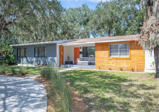 Photo 3 of Single family home for sale at 1430 E Edgewood Dr, Lakeland, FL 33803 | MLS# L4965383 | Listing updated on 2026-09-29