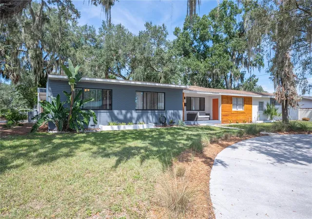 Photo 4 of Single family home for sale at 1430 E Edgewood Dr, Lakeland, FL 33803 | MLS# L4965383 | Listing updated on 2026-09-29