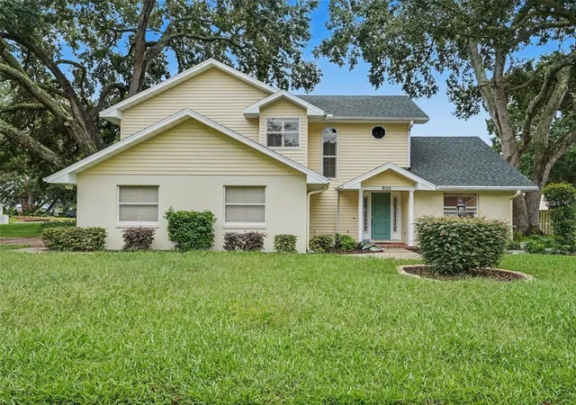 Single family home for sale at 905 Woodrow Dr, AUBURNDALE, FL 33823 | MLS# TB8552607