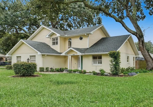 Photo 2 of Single family home for sale at 905 Woodrow Dr, Auburndale, FL 33823 | MLS# TB8552607 | Listing updated on 2026-10-10
