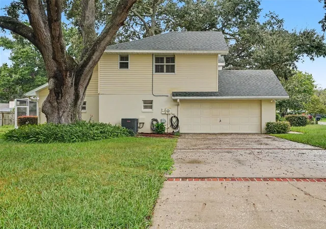 Photo 3 of Single family home for sale at 905 Woodrow Dr, Auburndale, FL 33823 | MLS# TB8552607 | Listing updated on 2026-10-10