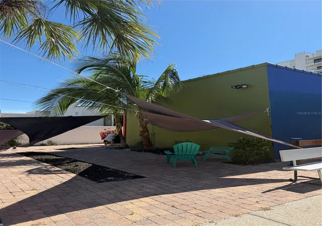 Photo 3 of Single family home for sale at 401 Burns Ct, Sarasota, FL 34236 | MLS# A4707581 | Listing updated on 2026-09-30