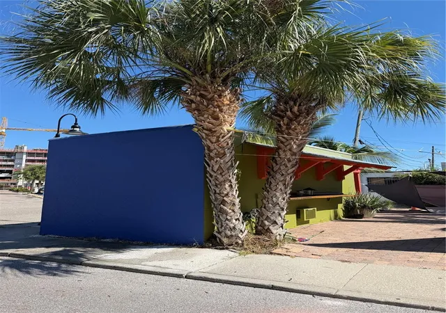 Photo 3 of Single family home for sale at 401 Burns Ct, Sarasota, FL 34236 | MLS# A4707581 | Listing updated on 2026-09-30