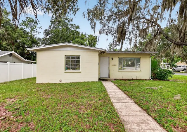 Photo 1 of Single family home for sale at 1125 N Donnelly St, Mount Dora, FL 32757 | MLS# G5118333 | Listing updated on 2026-10-06