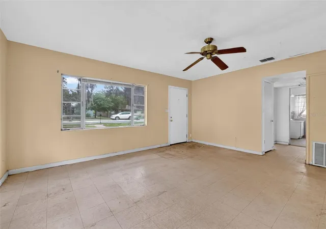 Photo 4 of Single family home for sale at 1125 N Donnelly St, Mount Dora, FL 32757 | MLS# G5118333 | Listing updated on 2026-10-06