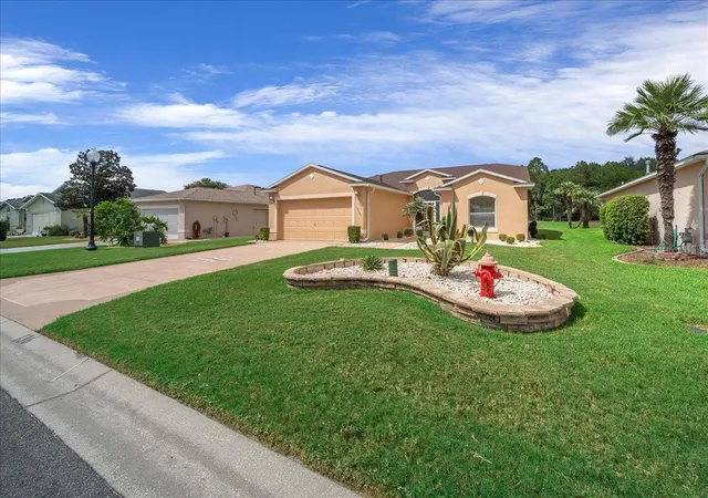Photo 1 of Single family home for sale at 15551 SW 13th Circle, Ocala, FL 34473 | MLS# OM732963 | Listing updated on 2026-09-28