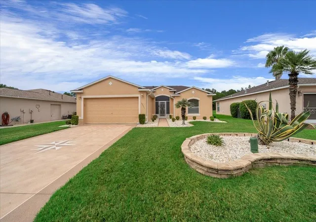 Photo 3 of Single family home for sale at 15551 SW 13th Circle, Ocala, FL 34473 | MLS# OM732963 | Listing updated on 2026-09-28