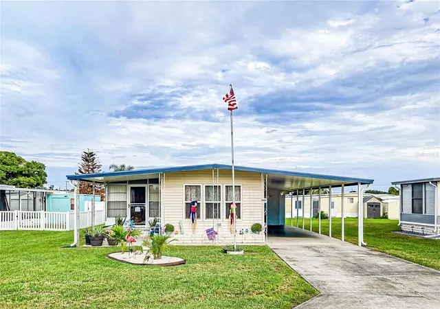 Photo 1 of Manufactured home for sale at 5402 Mohawk St, Zephyrhills, FL 33542 | MLS# TB8552626 | Listing updated on 2026-10-03