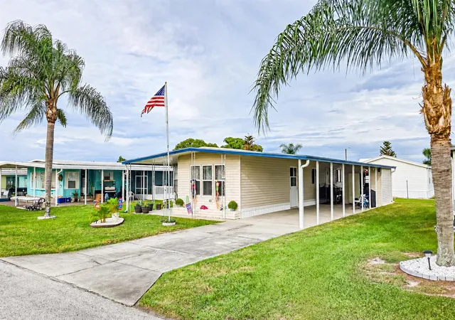 Photo 2 of Manufactured home for sale at 5402 Mohawk St, Zephyrhills, FL 33542 | MLS# TB8552626 | Listing updated on 2026-10-03