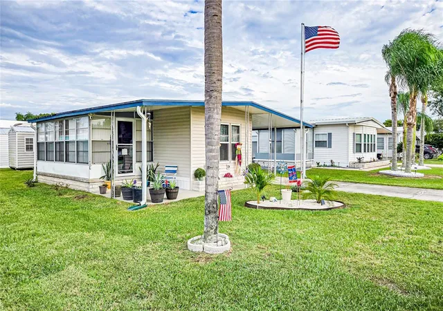 Photo 3 of Manufactured home for sale at 5402 Mohawk St, Zephyrhills, FL 33542 | MLS# TB8552626 | Listing updated on 2026-10-03
