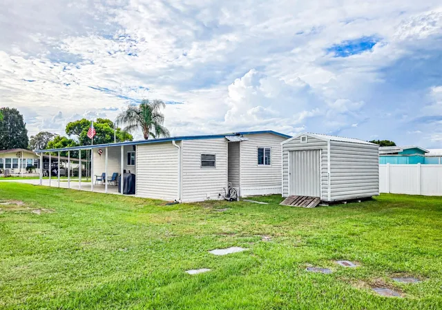 Photo 3 of Manufactured home for sale at 5402 Mohawk St, Zephyrhills, FL 33542 | MLS# TB8552626 | Listing updated on 2026-10-03