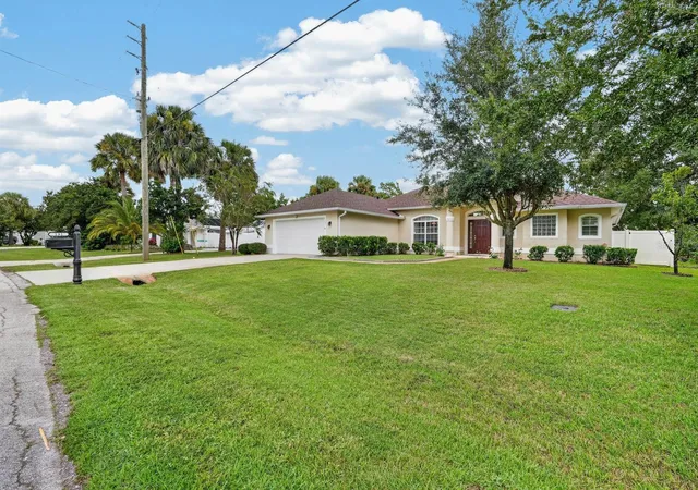 Photo 3 of Single family home for sale at 191 Pritchard Dr, Palm Coast, FL 32164 | MLS# FC321727 | Listing updated on 2026-10-04