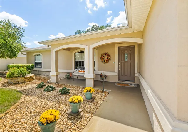 Photo 2 of Single family home for sale at 11 Empress Ln, Palm Coast, FL 32164 | MLS# FC321728 | Listing updated on 2026-09-30
