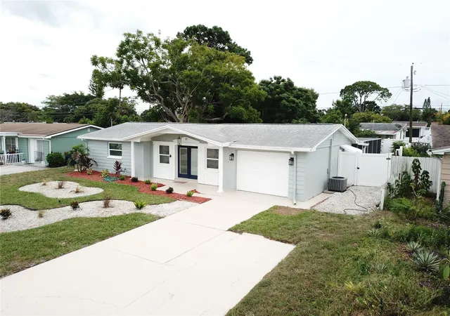 Photo 4 of Single family home for sale at 4142 Woodfield Ave, Holiday, FL 34691 | MLS# TB8552646 | Listing updated on 2026-10-05