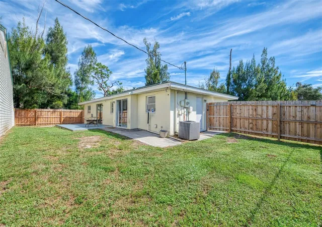 Photo 2 of Single family home for sale at 2000 Allen St, Englewood, FL 34223 | MLS# A4707592 | Listing updated on 2026-10-06