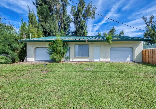 Photo 3 of Single family home for sale at 2000 Allen St, Englewood, FL 34223 | MLS# A4707592 | Listing updated on 2026-10-06