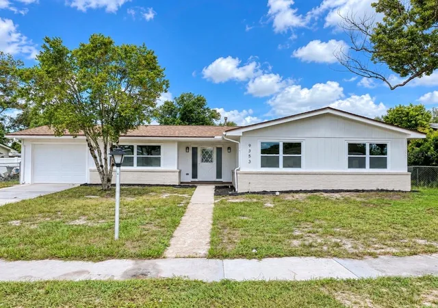 Photo 2 of Single family home for sale at 9353 Chase St, Spring Hill, FL 34606 | MLS# W7889872 | Listing updated on 2026-09-28