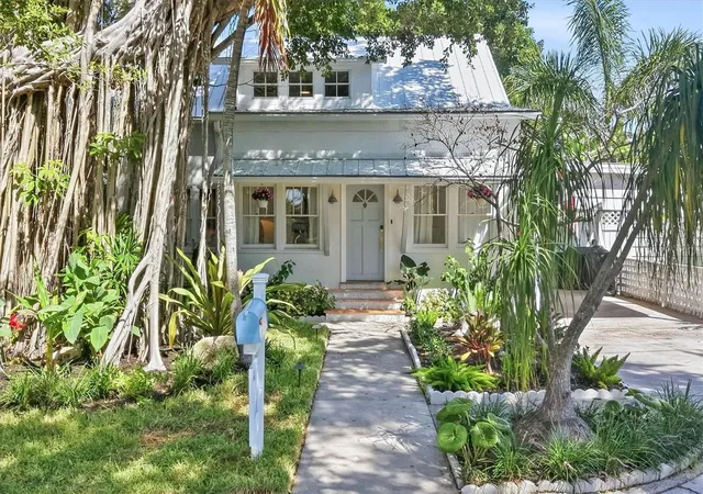 Photo 2 of Single family home for sale at 112 Nippino Trl W, Nokomis, FL 34275 | MLS# N6145947 | Listing updated on 2026-10-03