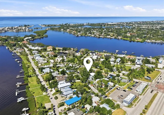 Photo 3 of Single family home for sale at 112 Nippino Trl W, Nokomis, FL 34275 | MLS# N6145947 | Listing updated on 2026-10-03