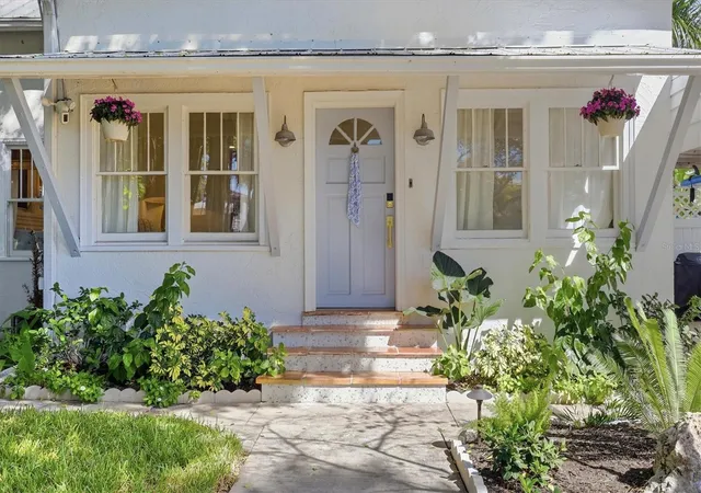 Photo 3 of Single family home for sale at 112 Nippino Trl W, Nokomis, FL 34275 | MLS# N6145947 | Listing updated on 2026-10-03