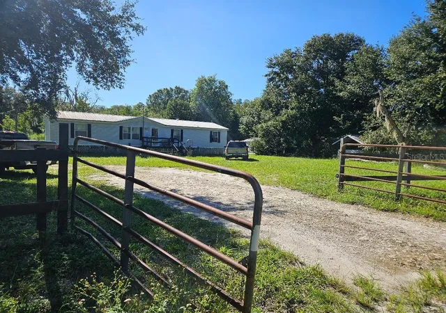 Photo 2 of Manufactured home for sale at 12430 Country Pl Rd, Lakeland, FL 33809 | MLS# P4940015 | Listing updated on 2026-10-03