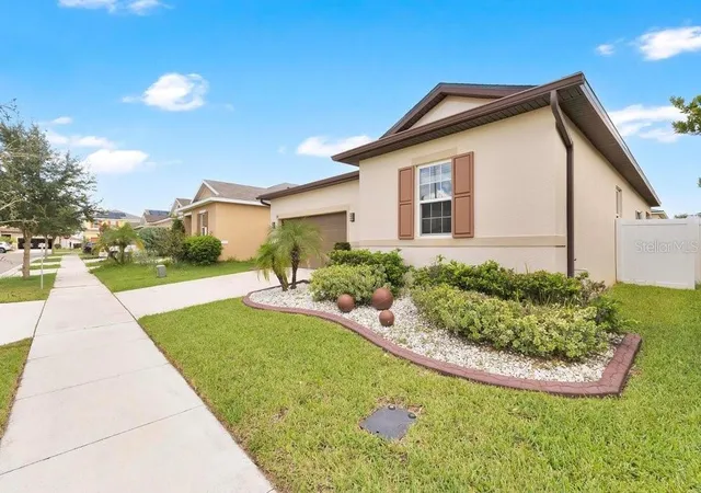 Photo 2 of Single family home for sale at 914 Fallon Hills Dr, Haines City, FL 33844 | MLS# O6445207 | Listing updated on 2026-09-28