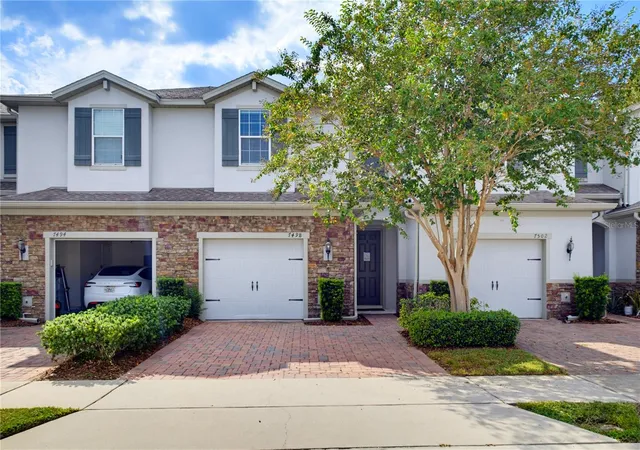 Photo 2 of Townhouse for sale at 7498 Aloma Pines Ct, Winter Park, FL 32792 | MLS# O6445209 | Listing updated on 2026-10-06