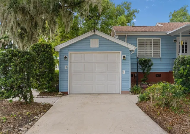 Photo 3 of Single family home for sale at 1024 E Orange Ave, Eustis, FL 32726 | MLS# G5118338 | Listing updated on 2026-09-28