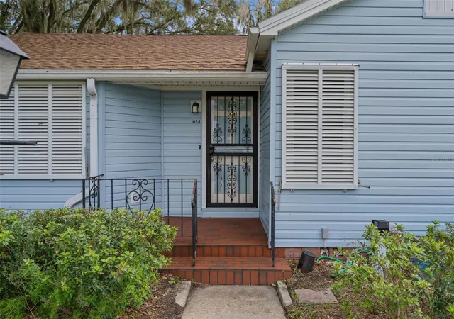 Photo 3 of Single family home for sale at 1024 E Orange Ave, Eustis, FL 32726 | MLS# G5118338 | Listing updated on 2026-09-28