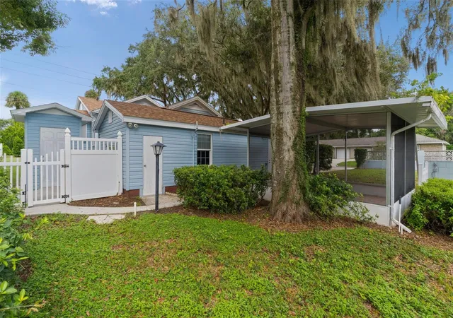 Photo 4 of Single family home for sale at 1024 E Orange Ave, Eustis, FL 32726 | MLS# G5118338 | Listing updated on 2026-09-28