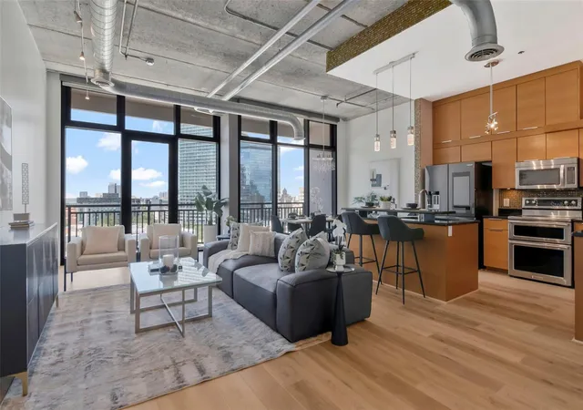 Photo 3 of Condo for sale at 175 2nd Street S #1014, Saint Petersburg, FL 33701 | MLS# TB8552661 | Listing updated on 2026-09-30