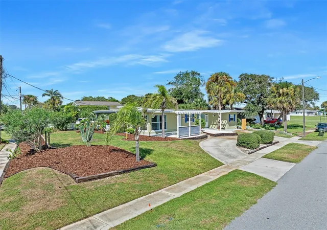 Photo 1 of Single family home for sale at 2001 N Oleander Ave, Daytona Beach, FL 32118 | MLS# W7889874 | Listing updated on 2026-09-28