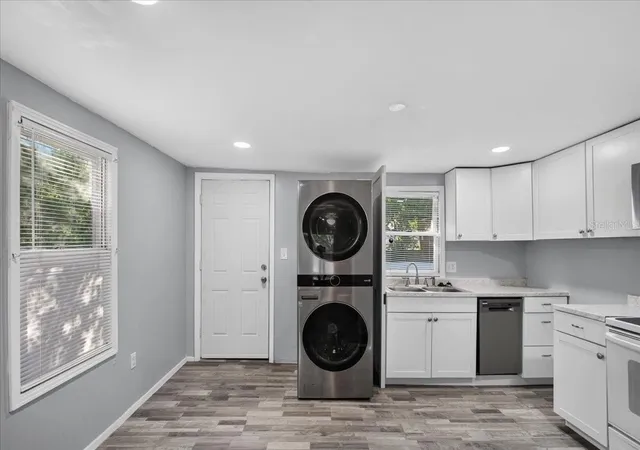 Photo 3 of Single family home for sale at 1315 NE 3rd Avenue, Gainesville, FL 32641 | MLS# GC543827 | Listing updated on 2026-09-29