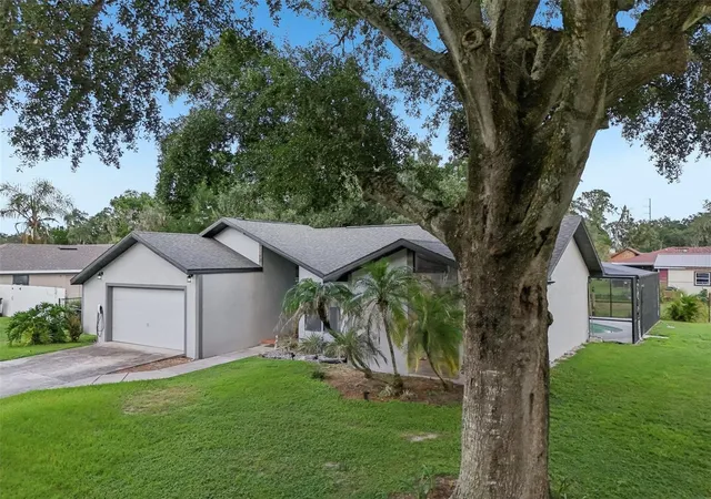 Photo 3 of Single family home for sale at 117 Homewood Dr, Winter Haven, FL 33880 | MLS# L4965388 | Listing updated on 2026-10-02