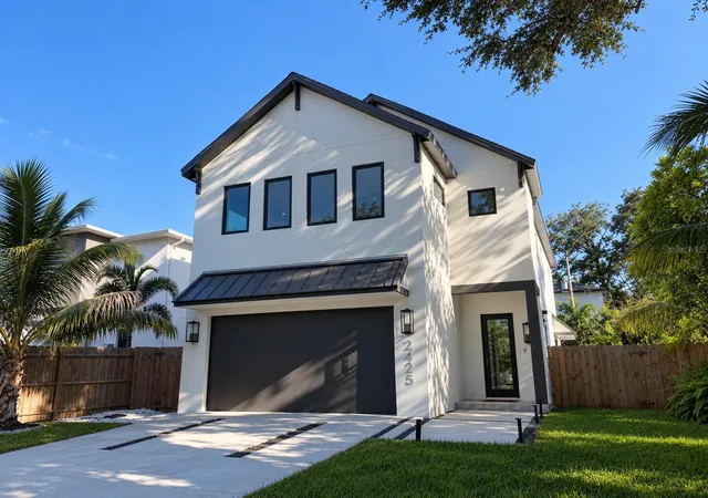 Photo 1 of Single family home for sale at 2425 Temple St, Sarasota, FL 34239 | MLS# A4707630 | Listing updated on 2026-09-30