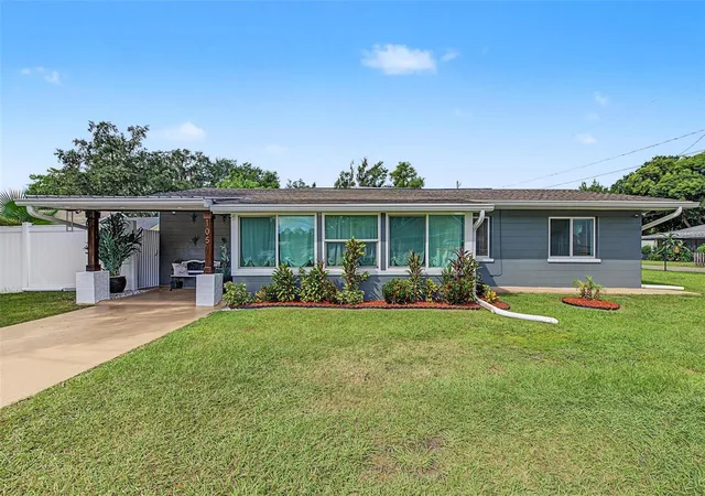 Photo 2 of Single family home for sale at 105 N Pearl St, Plant City, FL 33563 | MLS# TB8552679 | Listing updated on 2026-10-06