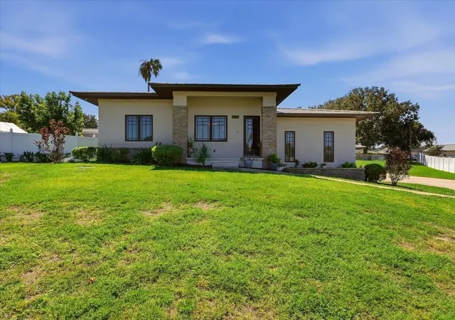 Photo 1 of Single family home for sale at 3239 Summerland Hills Ct, Lakeland, FL 33812 | MLS# L4965390 | Listing updated on 2026-10-01
