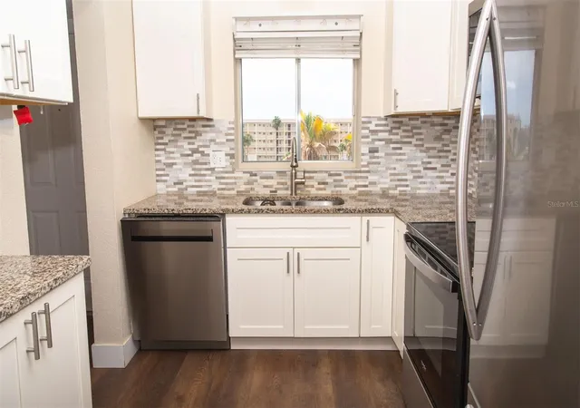 Photo 3 of Condo for sale at 3710 Lake Bayshore Dr #k416, Bradenton, FL 34205 | MLS# A4707635 | Listing updated on 2026-10-06