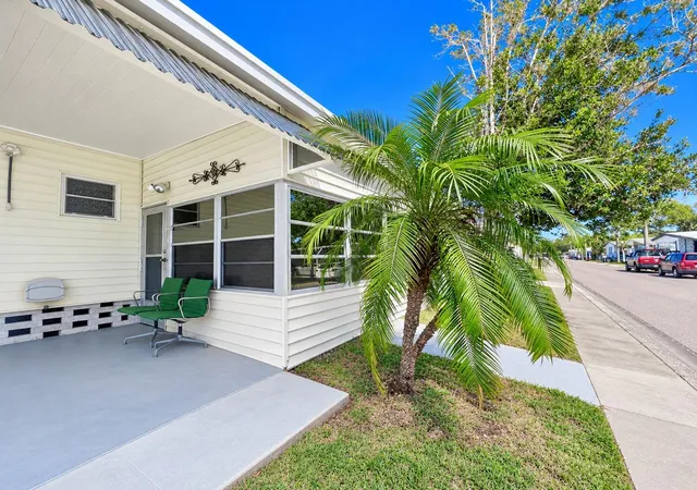 Photo 3 of Manufactured home for sale at 1100 Belcher Rd S #719, Largo, FL 33771 | MLS# TB8552684 | Listing updated on 2026-09-30