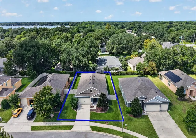 Photo 3 of Single family home for sale at 4036 Brookshire Cir, Eustis, FL 32736 | MLS# G5118340 | Listing updated on 2026-09-29