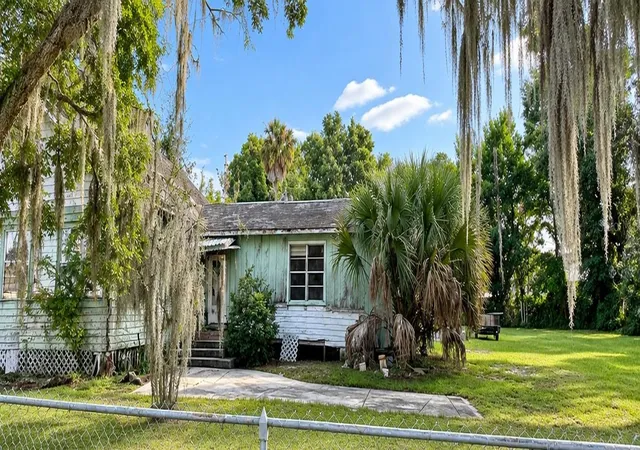 Photo 1 of Single family home for sale at 189 W Wilbur Ave, Lake Mary, FL 32746 | MLS# O6445242 | Listing updated on 2026-10-01
