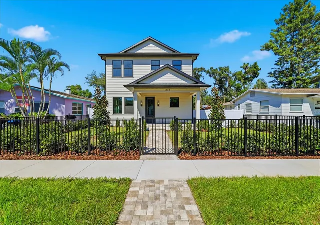 Photo 1 of Single family home for sale at 1025 Melrose Ave S, Saint Petersburg, FL 33705 | MLS# TB8552687 | Listing updated on 2026-10-16