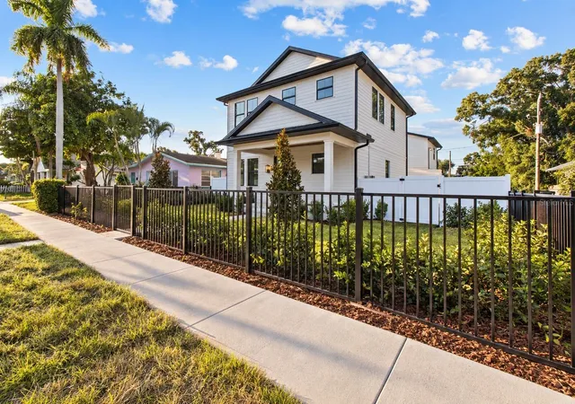 Photo 1 of Single family home for sale at 1025 Melrose Ave S, Saint Petersburg, FL 33705 | MLS# TB8552687 | Listing updated on 2026-10-03