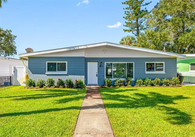 Photo 1 of Single family home for sale at 2805 46th Street S, Gulfport, FL 33711 | MLS# TB8552688 | Listing updated on 2026-10-17