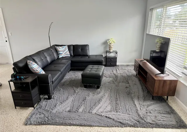 Photo 4 of Single family home for sale at 2805 46th Street S, Gulfport, FL 33711 | MLS# TB8552688 | Listing updated on 2026-10-17