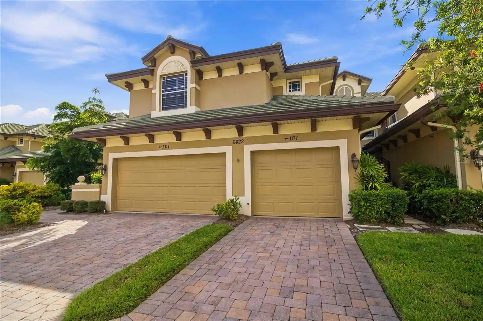 Listing Photo 2 - Condo for sale in 6422 Moorings Pt Cir located at 6422 Moorings Pt Cir, LAKEWOOD RANCH, FL 34202 - Unit #101