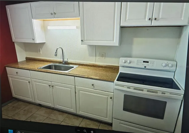 Photo 3 of Single family home for sale at 3314 Williamsburg St, Sarasota, FL 34231 | MLS# A4707642 | Listing updated on 2026-09-30