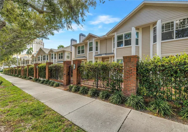 Photo 4 of Townhouse for sale at 350 2nd Street N #6, Saint Petersburg, FL 33701 | MLS# TB8552705 | Listing updated on 2026-10-15