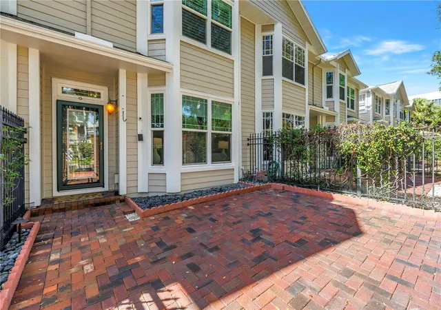 Photo 3 of Townhouse for sale at 350 2nd Street N #6, Saint Petersburg, FL 33701 | MLS# TB8552705 | Listing updated on 2026-10-15