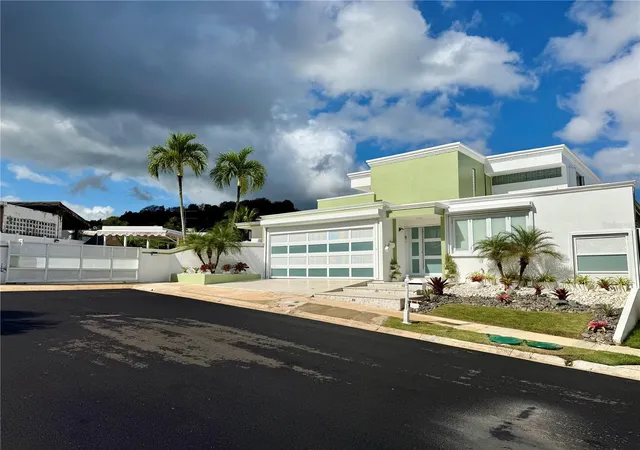 Photo 1 of Single family home for sale at Mansiones Reales Felipe Primero #E1, Guaynabo, PR 00969 | MLS# PR9124518 | Listing updated on 2026-10-01